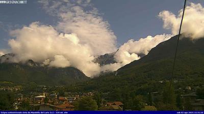 immagine della webcam nei dintorni di Introbio: webcam Mandello del Lario