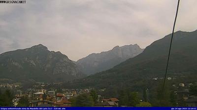 immagine della webcam nei dintorni di Perledo: webcam Mandello del Lario