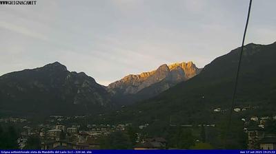 immagine della webcam nei dintorni di Piani di Bobbio: webcam Mandello del Lario