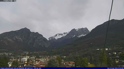 immagine della webcam nei dintorni di Alpe Giumello: webcam Mandello del Lario