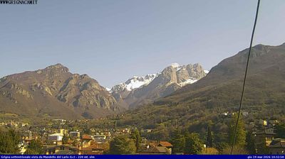 immagine della webcam nei dintorni di Alpe Giumello: webcam Mandello del Lario