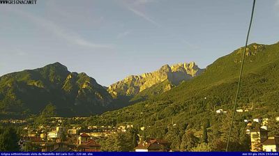 immagine della webcam nei dintorni di Alpe Giumello: webcam Mandello del Lario