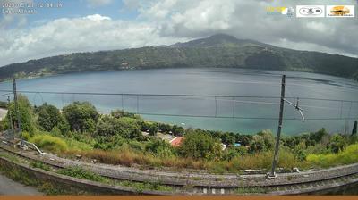immagine della webcam nei dintorni di Suburbio Gianicolense: webcam Castel Gandolfo