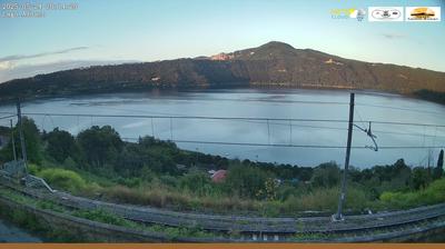 immagine della webcam nei dintorni di Borghesiana: webcam Castel Gandolfo