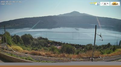 immagine della webcam nei dintorni di Aeroporto di Ciampino: webcam Castel Gandolfo
