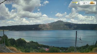 immagine della webcam nei dintorni di Aeroporto di Ciampino: webcam Castel Gandolfo