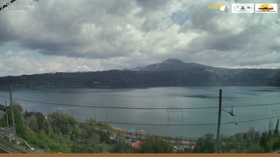 immagine della webcam nei dintorni di Aeroporto di Ciampino: webcam Castel Gandolfo