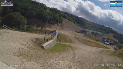 immagine della webcam nei dintorni di Fonte Cerreto: webcam Rocca di Cambio