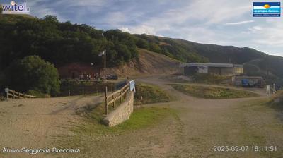 immagine della webcam nei dintorni di Gagliano Aterno: webcam Rocca di Cambio