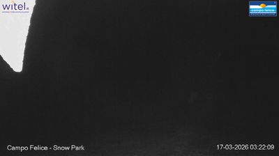 immagine della webcam nei dintorni di Prati di Tivo: webcam Rocca di Cambio