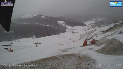 immagine della webcam nei dintorni di Prati di Tivo: webcam Rocca di Cambio