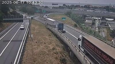 immagine della webcam nei dintorni di Borgio Verezzi: webcam Valleggia