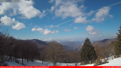 immagine della webcam nei dintorni di Brallo di Pregola: webcam Carrega Ligure