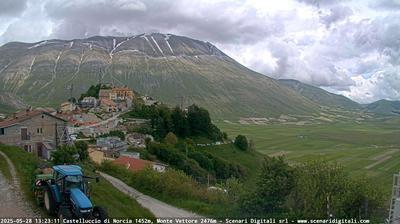 immagine della webcam nei dintorni di Gualdo: webcam Castelluccio Norcia