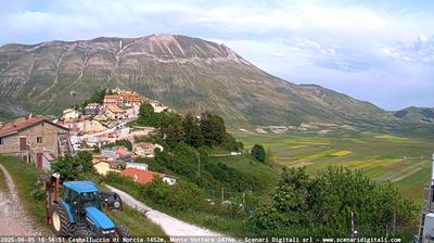 immagine della webcam nei dintorni di Sarnano: webcam Castelluccio Norcia