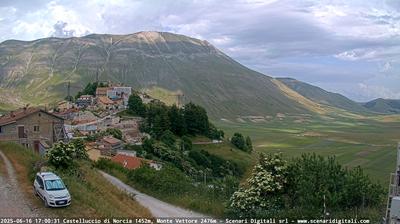 immagine della webcam nei dintorni di Sassotetto: webcam Castelluccio Norcia