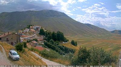 immagine della webcam nei dintorni di Montemonaco: webcam Castelluccio Norcia