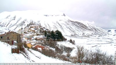 immagine della webcam nei dintorni di Sarnano: webcam Castelluccio Norcia