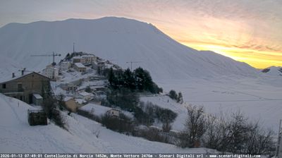 immagine della webcam nei dintorni di Sarnano: webcam Castelluccio Norcia