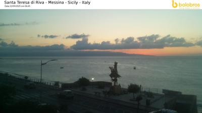 immagine della webcam nei dintorni di Scaletta Marina: webcam Santa Teresa di Riva