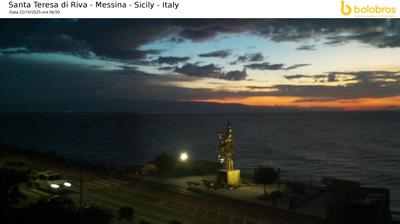 immagine della webcam nei dintorni di Mandanici: webcam Santa Teresa di Riva