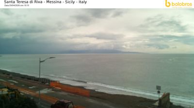 immagine della webcam nei dintorni di Marina di Itala: webcam Santa Teresa di Riva