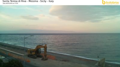 immagine della webcam nei dintorni di Barcellona Pozzo di Gotto: webcam Santa Teresa di Riva