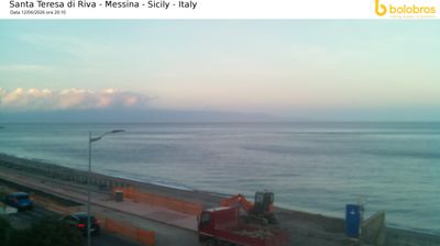 immagine della webcam nei dintorni di Barcellona Pozzo di Gotto: webcam Santa Teresa di Riva