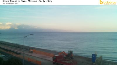 immagine della webcam nei dintorni di Barcellona Pozzo di Gotto: webcam Santa Teresa di Riva