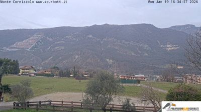 immagine della webcam nei dintorni di Capiago Intimiano: webcam Suello