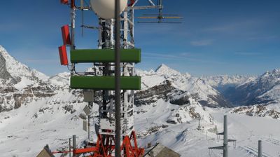 immagine della webcam nei dintorni di Valtournenche Colle Superiore: webcam Cervinia Plateau Rosa