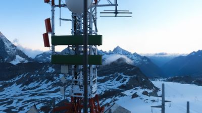 immagine della webcam nei dintorni di Cervinia Cime Bianche Laghi: webcam Cervinia Plateau Rosa