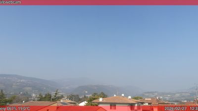 immagine della webcam nei dintorni di Ferrara di Monte Baldo: webcam San Pietro in Cariano