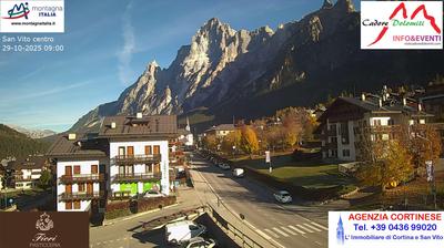 immagine della webcam nei dintorni di Cortina d'Ampezzo: webcam Passo di Giau