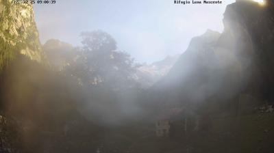 immagine della webcam nei dintorni di Menarola: webcam Val Masino