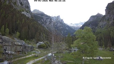immagine della webcam nei dintorni di Val di Mello: webcam Val Masino