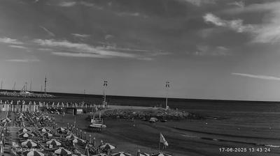 immagine della webcam nei dintorni di Costa D'Oneglia: webcam Marina Di Andora