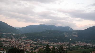immagine della webcam nei dintorni di Molina di Ledro: webcam Isera