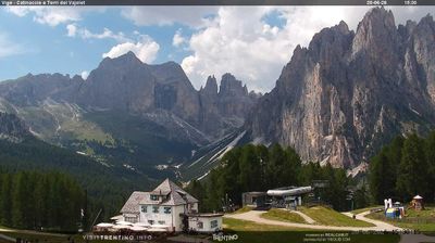 immagine della webcam nei dintorni di Ski Area Alpe Lusia: webcam Vigo Ciampedie