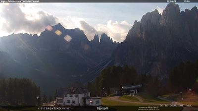 immagine della webcam nei dintorni di Alba di Canazei: webcam Vigo Ciampedie