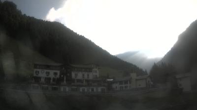immagine della webcam nei dintorni di Chiesa in Valmalenco: webcam San Simone Baita del Camoscio