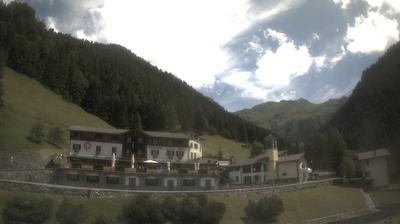 immagine della webcam nei dintorni di Oltre il Colle: webcam San Simone Baita del Camoscio