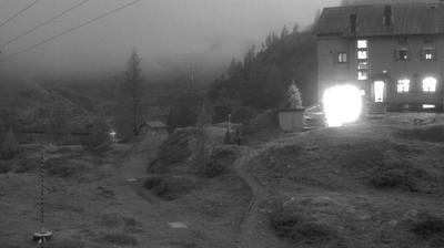 immagine della webcam nei dintorni di Zambla: webcam Rifugio Calvi Laghi Gemelli