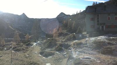 immagine della webcam nei dintorni di Valbondione: webcam Rifugio Calvi Laghi Gemelli