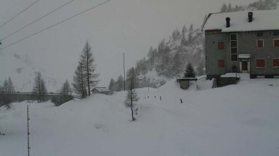 immagine della webcam nei dintorni di Piateda: webcam Rifugio Calvi Laghi Gemelli
