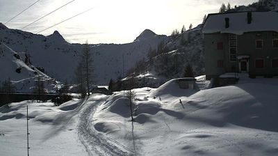 immagine della webcam nei dintorni di Sondrio: webcam Rifugio Calvi Laghi Gemelli