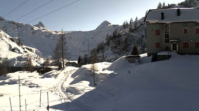 immagine della webcam nei dintorni di Spiazzi: webcam Rifugio Calvi Laghi Gemelli