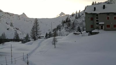 immagine della webcam nei dintorni di Forcola: webcam Rifugio Calvi Laghi Gemelli