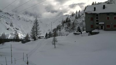 immagine della webcam nei dintorni di Lizzola: webcam Rifugio Calvi Laghi Gemelli