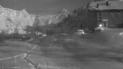 immagine della webcam nei dintorni di Zambla: webcam Rifugio Calvi Laghi Gemelli